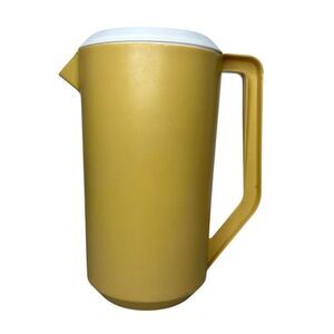 Rubbermaid Pitcher 2.25 Quart Harvest Gold White Lid J2445 Vintage MCM Retro
